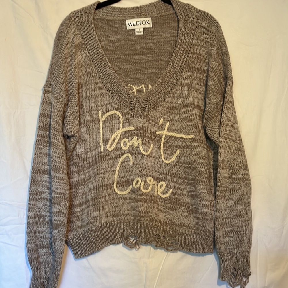 WILDFOX Don’t Care Never Cared Distressed V Neck Sweater size small - Picture 2 of 5